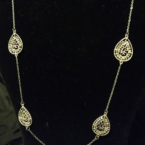19" silver necklace w/black stones - Picture 3 of 3